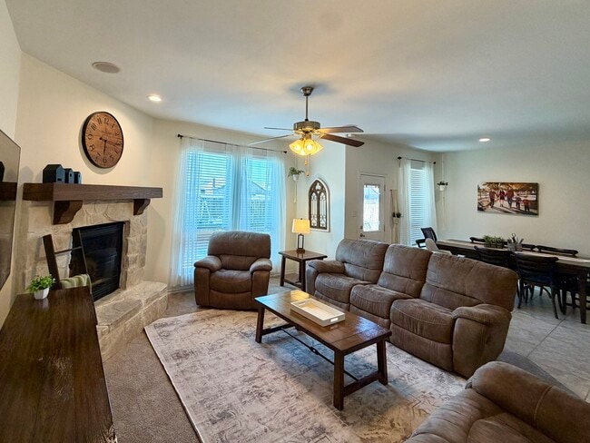 724 Gold Hill Trl