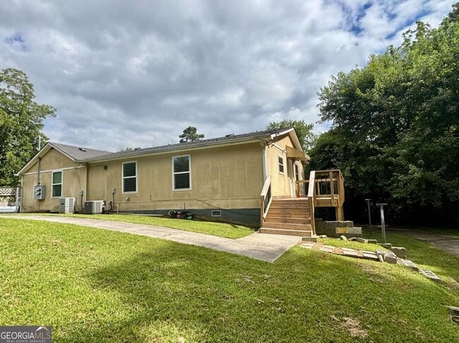 Photo - 424 Northdale Rd