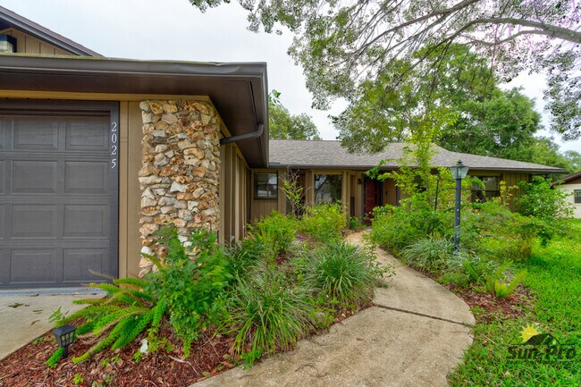 Photo - 2025 Willow Oak Dr