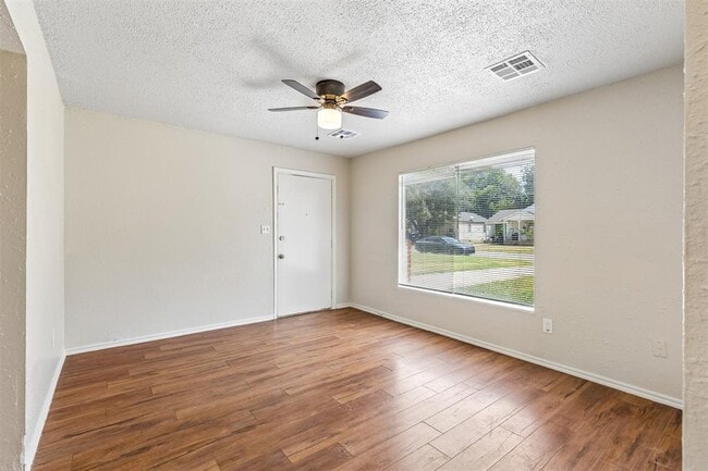 Photo - 1913 Elm Dr