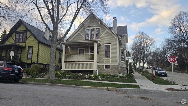 Building Photo - 140 E Vine St Rental