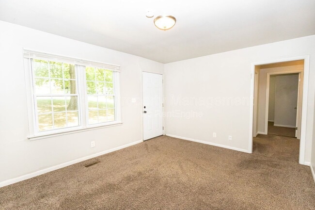 Photo - 5200 Fagan St