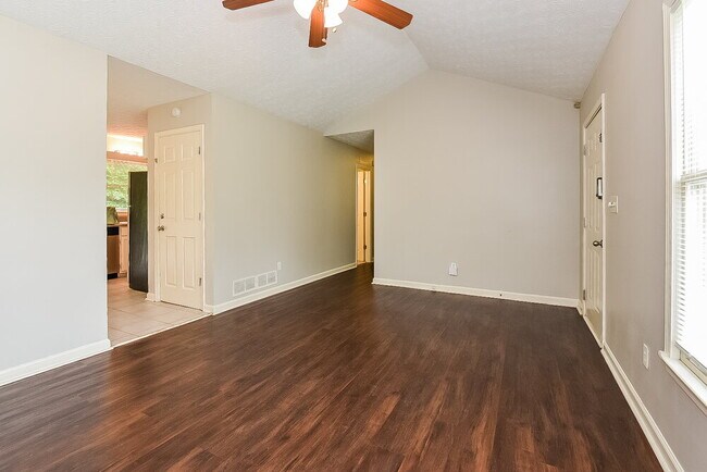 Photo - 131 Aztec Way SE