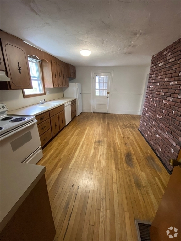 Building Photo - 93 Cass St Unit 1 Rental