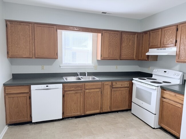 Photo - 411 Dover St