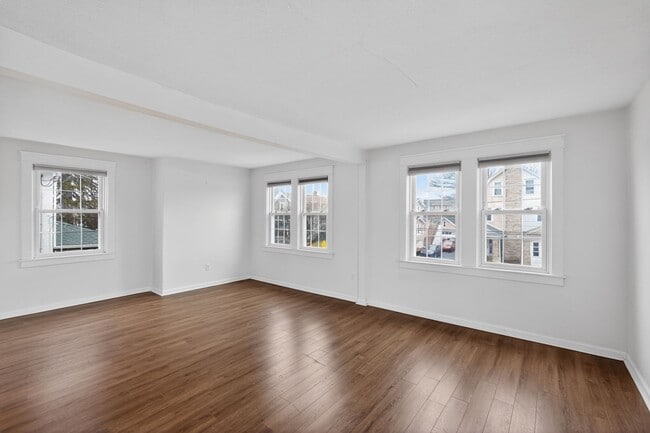 Building Photo - 8 E Marthart Ave Unit B