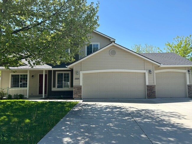 Building Photo - Beautiful4 Bedroom Home in Kuna