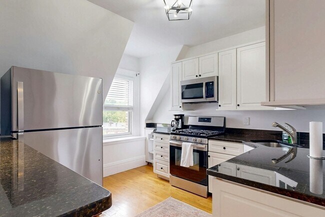 Building Photo - 15 Garrison Rd Unit 3 Rental