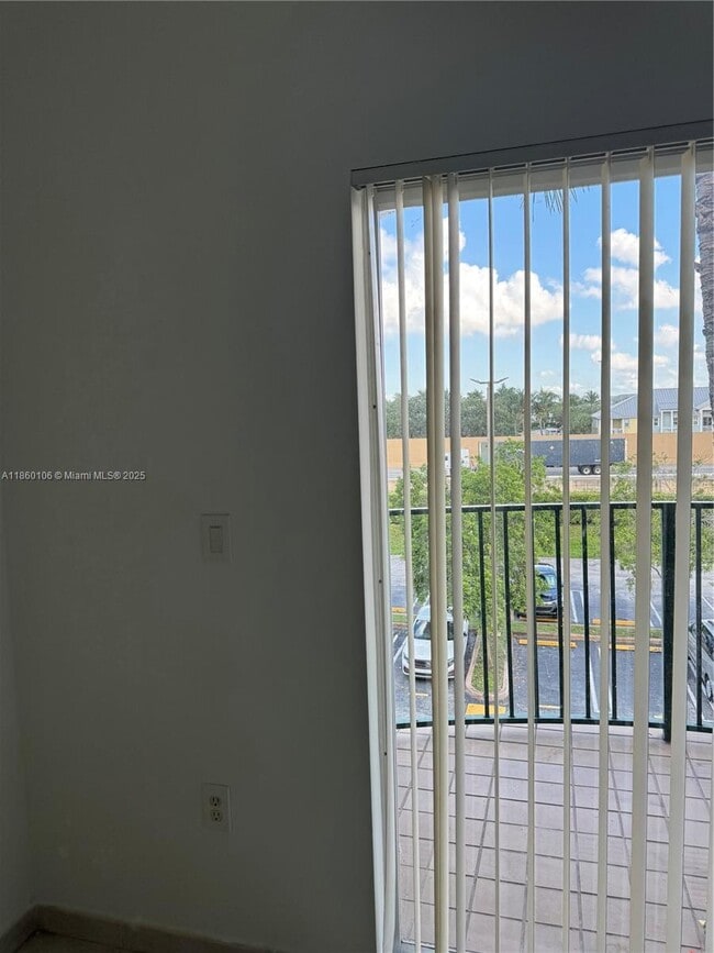 Photo - 7330 NW 114th Ave Unidad 311-5