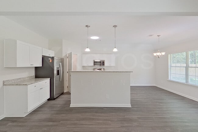 Photo - 111 Live Oak Dr