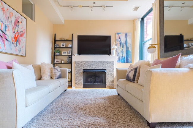 Photo - 208 W Washington St Unidad 1708