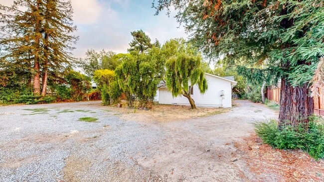 Photo - Bright & Clean Single Level FIVE bedroom i...