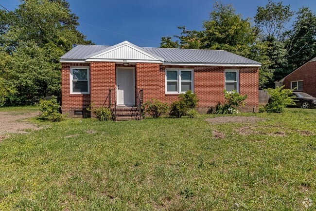 Building Photo - 3 BR | 1 BA Brick Home in Goldsboro - just...