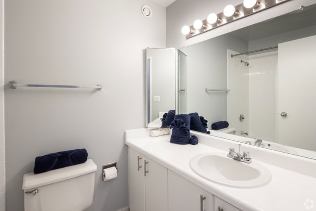 Photo - 445 N McClurg Ct