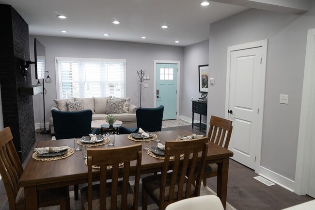 3226 Mary St