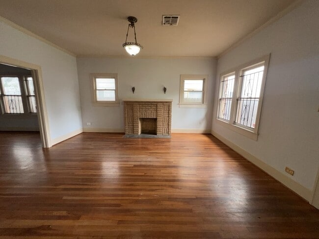 Photo - 4716 Crawford St