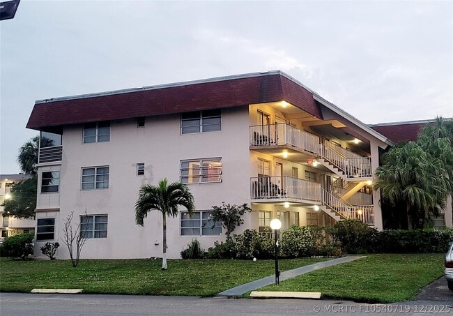 Building Photo - 2901 NW 47th Terrace Unit 247B