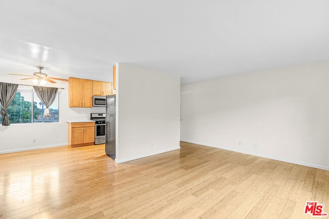 Photo - 2637 S Centinela Ave Unidad 26