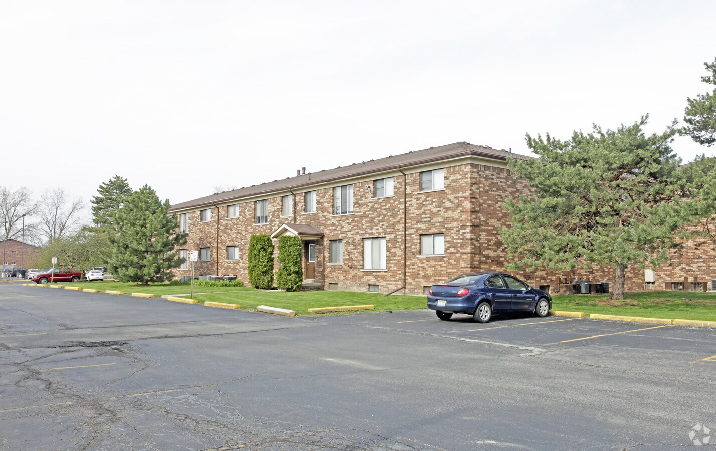 Shores Park Layne East Apartments - Shores Park Layne East Apartments