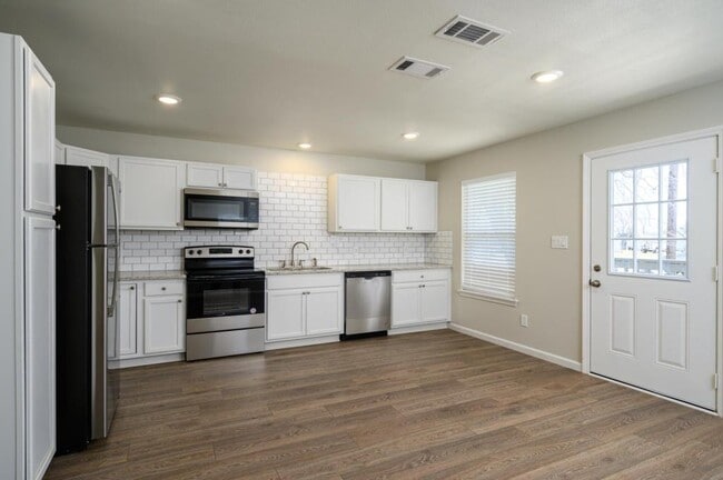 Photo - 903 Poplar St