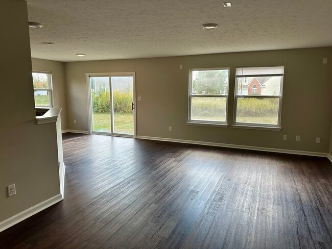 Photo - 663 Vernon Pl