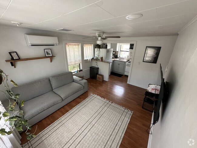 Building Photo - 730 24th Ave N Unit B Rental