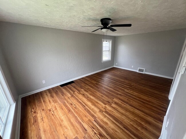 Photo - 525 E 222nd St Unit 2