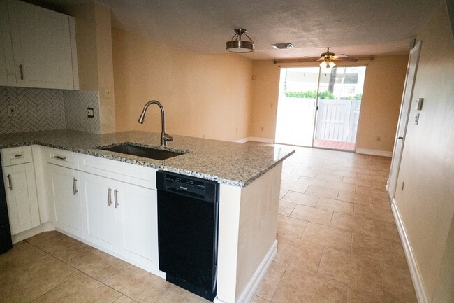 Photo - 1088 Jeffery St