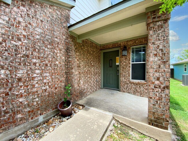 Photo - Spacious 4 Bed 3 Bath Rental with Modern T...