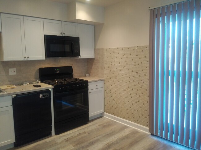 Photo - 1138 E 83rd St Casa