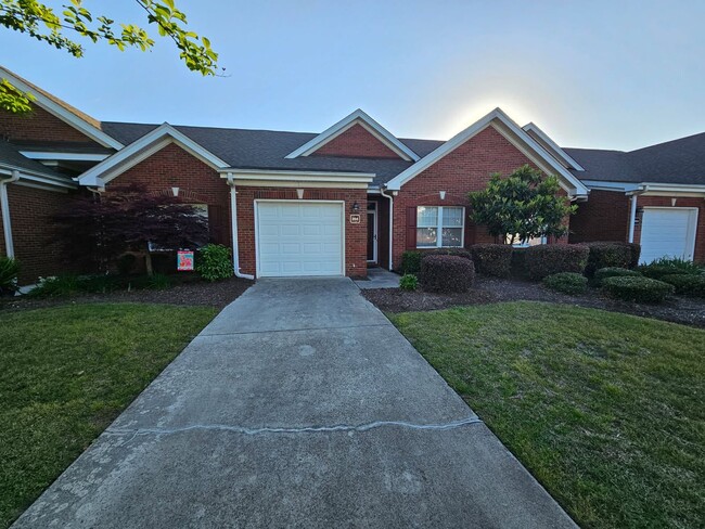 Photo - 204 Hilliard Ct