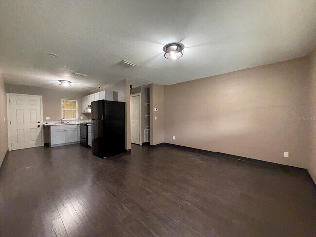 Photo - 305 Marker St