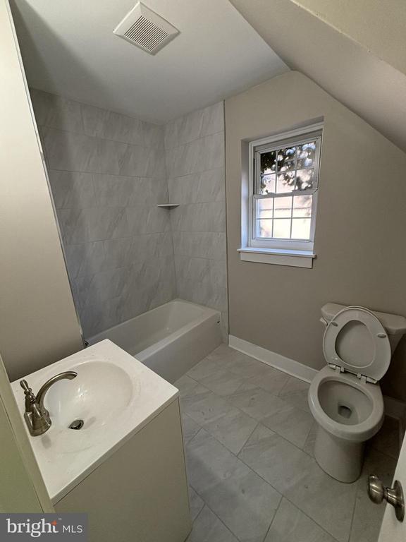 Photo - 18 W 5th St Unidad D