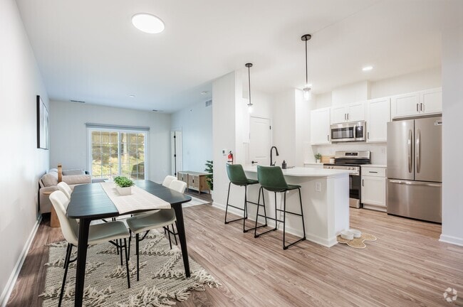 Building Photo - Evergreen Pointe Rental