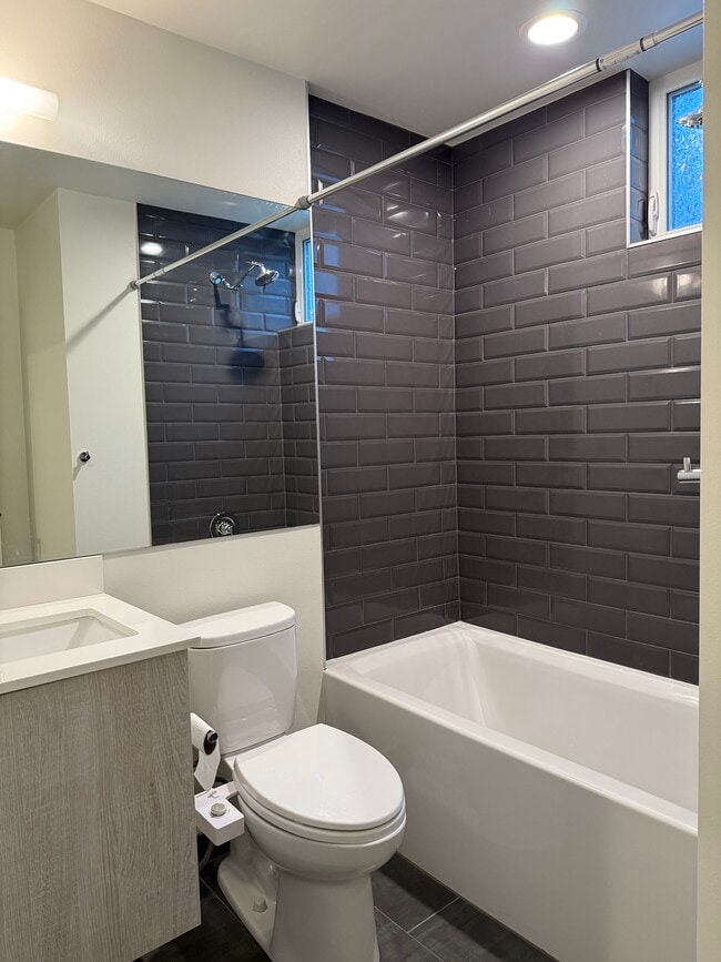 Photo - 2320C 15th Ave S