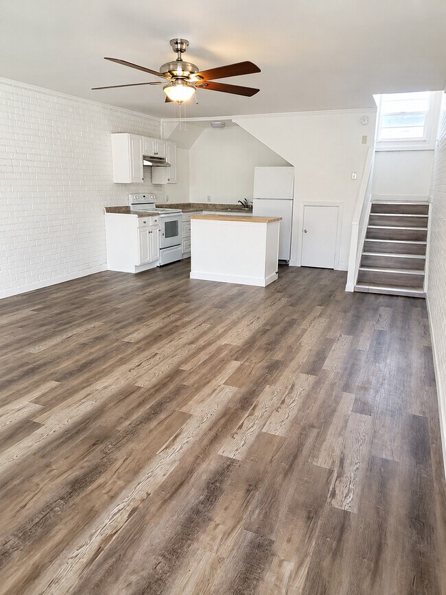 Photo - 804 E Hall St