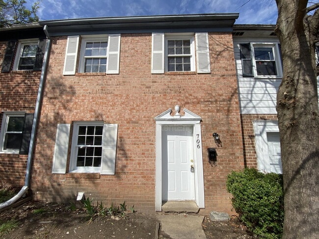 Photo - 706 Olde Greenwich Cir