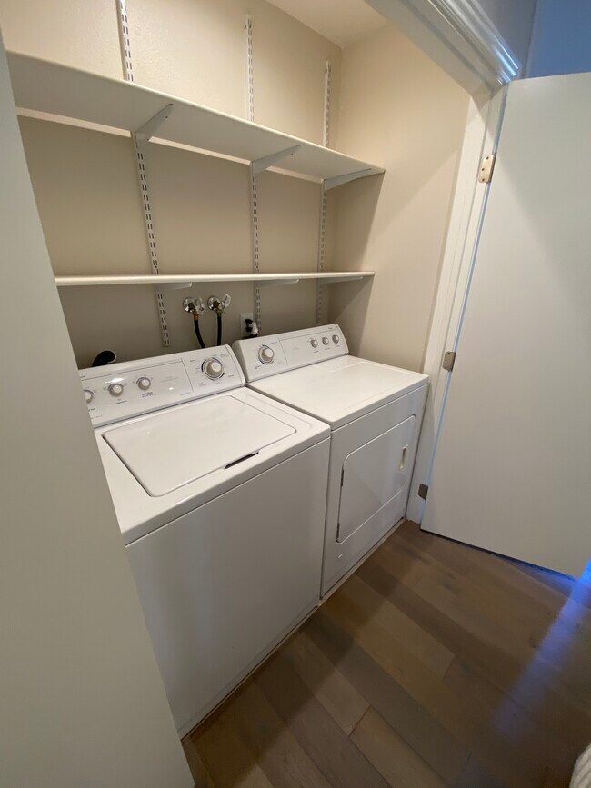 Washer/ dryer in hallway closet - 720 Meyer Ln Unidad 213
