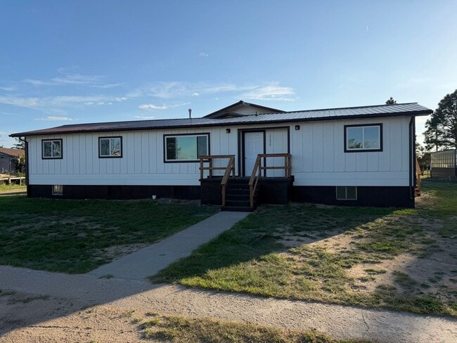 Building Photo - 4 Bedroom 2 Bath - Quiet country Property