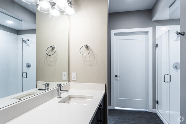 1BR, 1BA - 720 SF