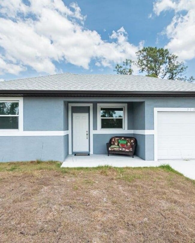 Building Photo - Great Location in Lehigh Acres, 3/2/1 in G... Rental