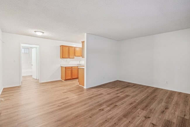 916 Carondelet