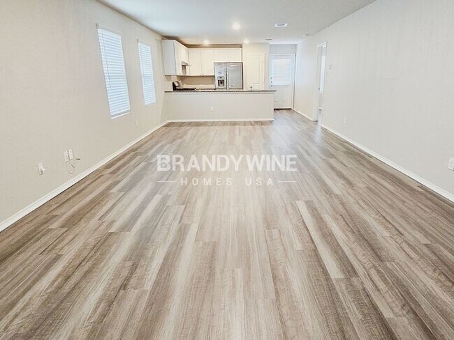 Photo - 7018 Winding Shelf