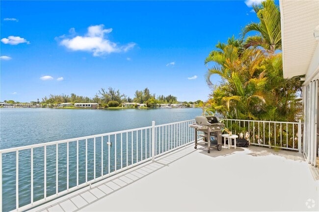 Building Photo - 5620 Lagoon Dr Rental