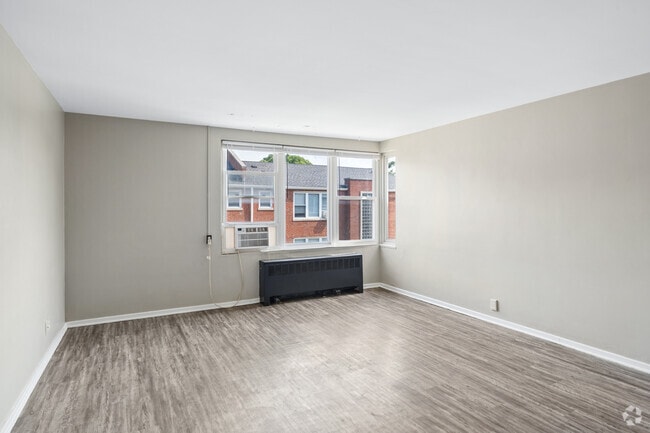 Updated 1BR, 1BA - 600SF - Living Room