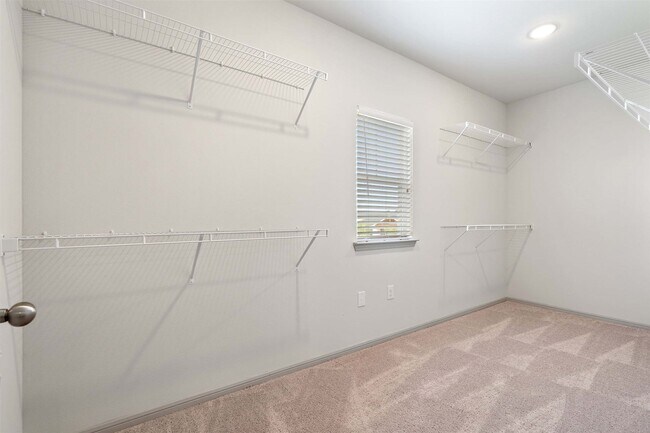 Building Photo - 1101 Halsey Dr