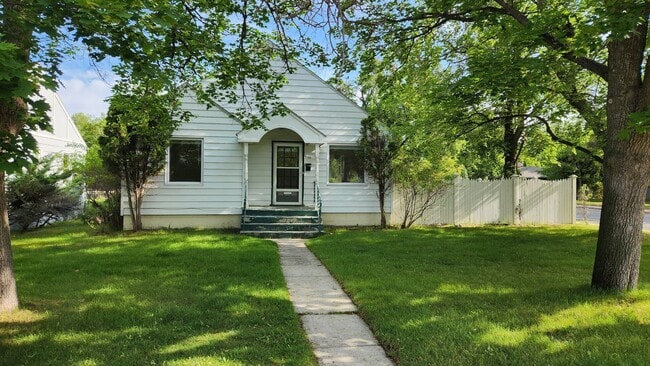 Building Photo - Beautiful University Area Home