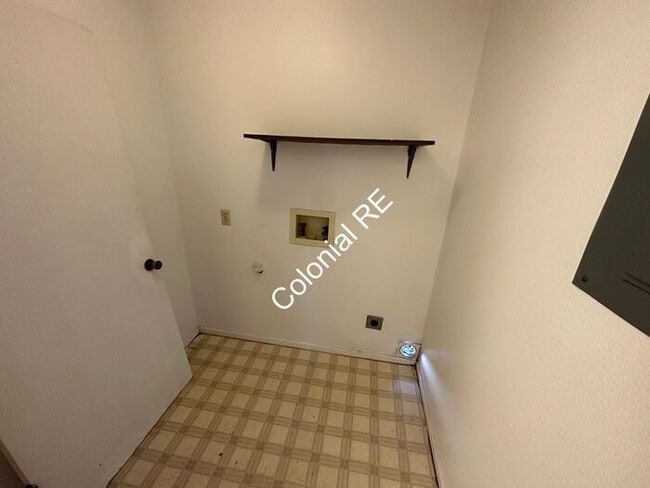 Photo - Spacious 3 bedroom 2 bathroom townhouse for rent. Fireplace in living area, washer/dryer hookups,...