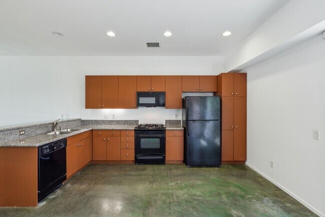 Photo - 2 Bed / 2.5 Bath Palermo Townhome