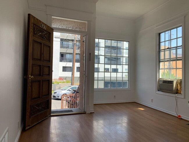 Photo - 627 N Hill St